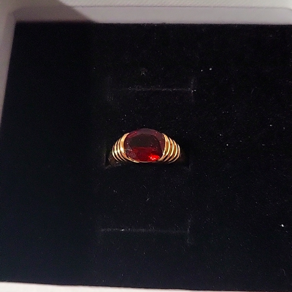 Mejuri Ruby ring size 7